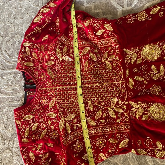 Velvet Palestinian Bridal Thobe with Detachable skirt - Picture 6 of 8